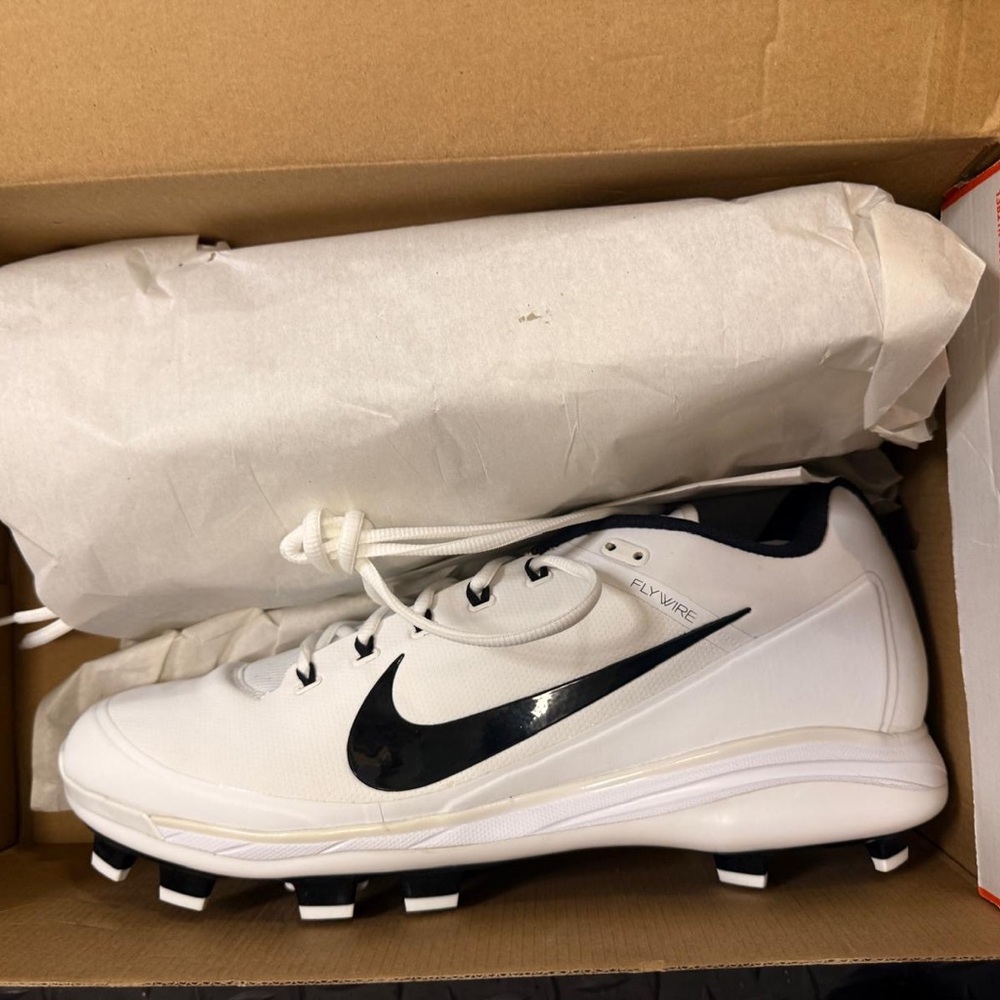 Nike Men's White and Black Flywire Athletic Shoes